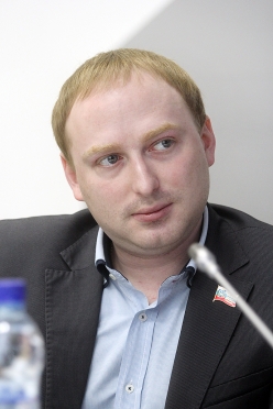 Задержание Александра Кузнецова, с одной стороны, мы можем воспринять как борьбу с коррупцией.