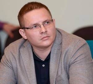 Как бы это пафосно ни звучало, на мой взгляд, это единственно верное решение, которое может решить политический кризис в Приморском крае. Потому что, с одной стороны, у Олега Кожемяко вполне заслуженная репутация антикризисного менеджера. С другой стороны, ни у кого нет сомнений в том, что он, как коренной житель Приморья, будет понятен местным элитам и эффективно станет решать проблемы края. Избиратели тоже его знают, потому что его имя так или иначе звучало среди руководства соседних регионов. Он один из самых сильных губернаторов в стране на сегодняшний день.