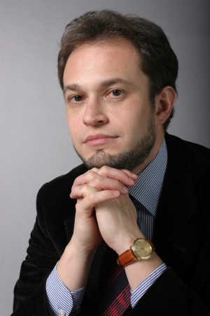 Начался новый срок президентства Владимира Путина. Официально вступив в должность, глава государства сразу же предложил парламентариям рассмотреть кандидатуру Дмитрия Медведева на пост председателя правительства. Ввиду этого, а также связанных с этим причин и обстоятельств, я бы не стал ожидать резких изменений в региональной политике и губернаторском корпусе.