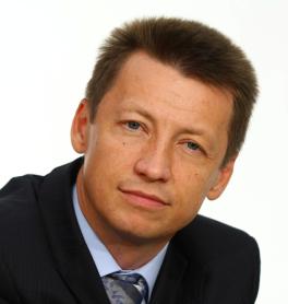 Думаю, итоги развития Самары за прошедший год будет логично оценить чуть позже, ведь город развивался по федеральным программам в связи с подготовкой к ЧМ-2018. Поэтому, наверное, лучше будет еще через год (после официального избрания Дмитрия Азарова) в спокойной обстановке определить, что конкретно было сделано главой региона в этом направлении.