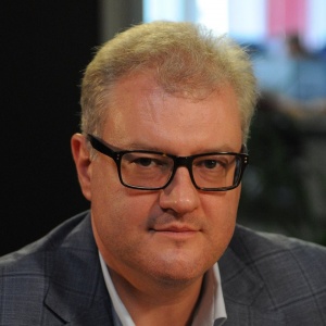 Российский лидер Владимир Путин провел рабочую встречу с губернатором Новгородской области. Андрей Никитин информировал президента о социально-экономической обстановке в регионе. Дмитрий Орлов: — Позитивная оценка президентом экономического роста в Новгородской области, масштабов строительства, низкой безработицы, профицитного бюджета, таких уникальных (и распространяемых теперь на всю страну) практик, как социальный контракт, — это карт-бланш для губернатора Андрея Никитина. Конечно, это карт-бланш на будущее — с учетом того, что Никитин, развивая современные форматы образования и используя опыт работы в АСИ, это будущее видит.