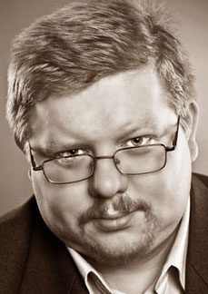 Прошедшие выборы продемонстрировали новую политическую стилистику. По итогам нынешней избирательной кампании оказалось, что борьба и конкуренция в нашей стране присутствуют. Существуют каналы, через которые можно канализировать протест. Демократия тоже есть. И главный вопрос не в том, как все это создать, а как с этим теперь жить.