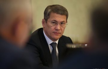 11 октября глава Башкирии Рустэм Хамитов подал прошение об отставке. В тот же день временно исполняющим обязанности руководителя республики был назначен Радий Хабиров