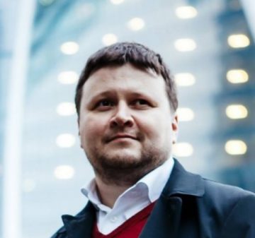 На мой взгляд, победа Валентина Коновалова на выборах главы Хакасии была не очевидной, но и не невероятной. Против него работало много факторов. Один из главных: если ранее Коновалов рассматривался как противовес экс-губернатору Виктору Зимину, то теперь избиратель мог оценить непосредственно самого кандидата и его качества. Здесь на первый план вышли молодость, неопытность, отсутствие команды и так далее, то есть негативные факторы, игравшие на снижение рейтинга.