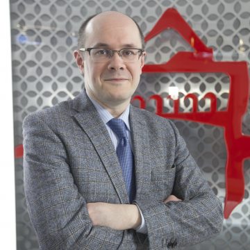 Идея сокращения числа театров была ещё при советской власти. Тогда, в 70-е годы прошлого века, хотели закрыть часть региональных театров оперы и балета и оставить только крупные, академические