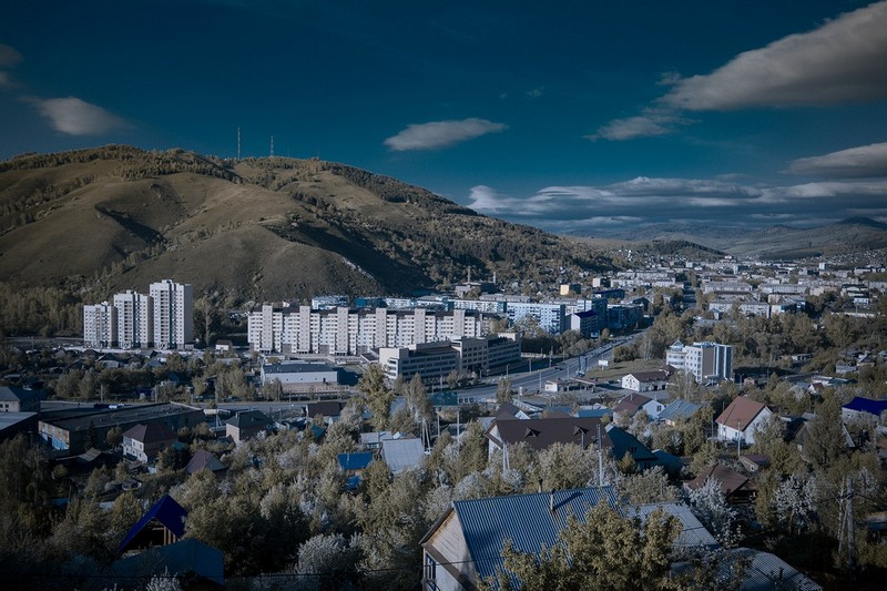 Время в горно алтайске сейчас. Горно-Алтайск 2000. Республика Алтай города. Горно Алтайск 2000 год. Столица Республики Алтай фото.