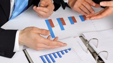 Москва остается лидером среди регионов РФ по принятию антикризисных мер. 1 июля в столице стартовала вторая волна приема заявок на участие в программах господдержки на рынке труда.